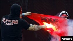 Divljanje srpskih huligana na tribinama stadiona u Đenovi, oktobar 2010