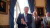 Президент США Трамп з бейсбольною битою (архівне фото)