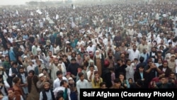 په کراچۍ کې د نقيب مسود لومړي تلين غوڼده کې سلګونه کسانو ګډون وکړ
