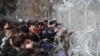 Migranți și refugiați blocați la granița între Grecia și R. Macedonia, la Idomeni