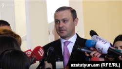 Անվտանգության խորհրդի քարտուղար Արմեն Գրիգորյանը զրուցում է լրագրողների հետ, Երևան, 9 հունվարի, 2020թ.