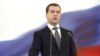 Медведев президентлыкка ант китергәнгә бер ел тулды. Русиядә кем идарә итә дигән бәхәсләр әле дә тынмый
