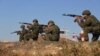 Українські військові проводять артилерійські навчання поблизу Азовського моря (відео)