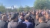 Դատարան Կարապետյանին աջակցելու են եկել նաև հոգևորականներ, այդ թվում՝ կաթողիկոսի եղբայրը