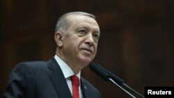 Turski predsednik Redžep Tajip Erdoan nakon povratka iz Katara najavio je, nakon vazdušnih udara, mogućnost i kopnene ofanzive na severu Sirije