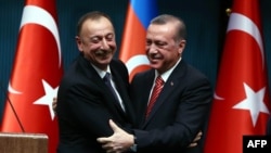 Ադրբեջանի և Թուրքիայի նախագահներ Իլհամ Ալիևը և Թայիփ Էրդողանը: Անկարա, 15-ը ապրիլի 2016 թ․