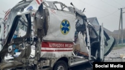 Edhe ambulancat, të cilat janë të mbrojtura sipas ligjit ndërkombëtar, kanë qenë në shënjestër të sulmeve ruse, sipas raportit.