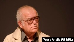 U krizi sve velike ideologije, čak ni same ideje nemaju nikakvu ozbiljnost, sve je zezanje, šegačenje, švotanje: Nebojša Popov