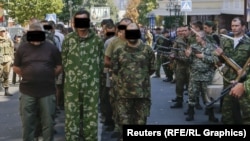 Donetskde paraddan geçirilen ukrain ýesirleri. 24-nji awgust, 2014. Roýters