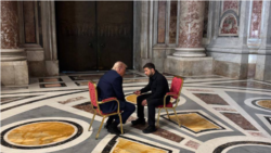 Donald Trump și Volodimir Zelensky la Roma, la funeraliile Papei Francisc - 26 aprilie 2025.