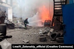 Наслідки російського удару по Кривому Рогу 2 квітня 2025 року. 4 людини загинули, кілька десятків отримали поранення.