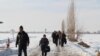 Жители Барака на выезде из села. 25 января 2013 года.