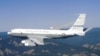 АКШнын Аскер-аба күчтөрүнүн байкоо жүргүзүүчү «Boeing OC-135B» учагы. 