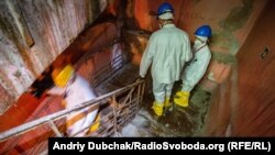 Численні сходи і коридори. Більш «чисті» – спокійно проходиш, «забруднені» – майже пробігаєш