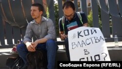 До създаването на парламентарна комисия се стигна след свалянето от ефир на Силвия Великова и спряното излъчване за няколко часа на програма "Хоризонт"