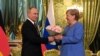 Un buchet de flori de la Vladimir Putin pentru Angela Merkel, Moscova, 20 august 2021
