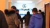 Родственники погибших и пострадавшие в Жанаозенских событиях пришли со своими требованиями в компанию «Озенмунайгаз». Мангистауская область, 14 декабря 2017 года.