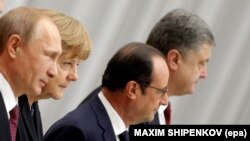 Russiýanyň prezidenti Wladimir Putin, Germaniýanyň kansleri Angela Merkel, Fransiýanyň prezidenti Fransua Holland we Ukrainanyň prezidenti Petro Poroşenko (Çepden saga). 11-nji fewral, 2015 ý.