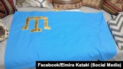 Один из флагов, которые Эльмира пошила в 2017 году. Ранее она никогда не шила подобное
