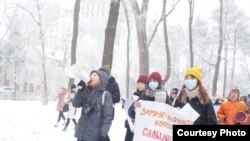 Феминисттик марштын катышуучулары. 12-декабрь, 2020-жыл.