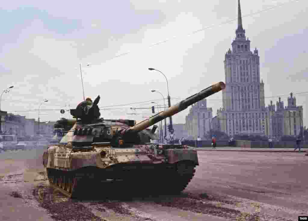 Танк ю Бородинский олучу тIайн тIехь. 20. 08. 1991.