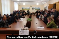 Підприємці принесли до мерії яйця та зеленку, аби нагадати посадовцям, що можуть вдатися до радикальніших дій, якщо до їхніх вимог не будуть дослухатися