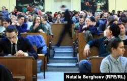 Publicul la lecția ținută de Timothy Snyder la Universitatea Carolină din Praga