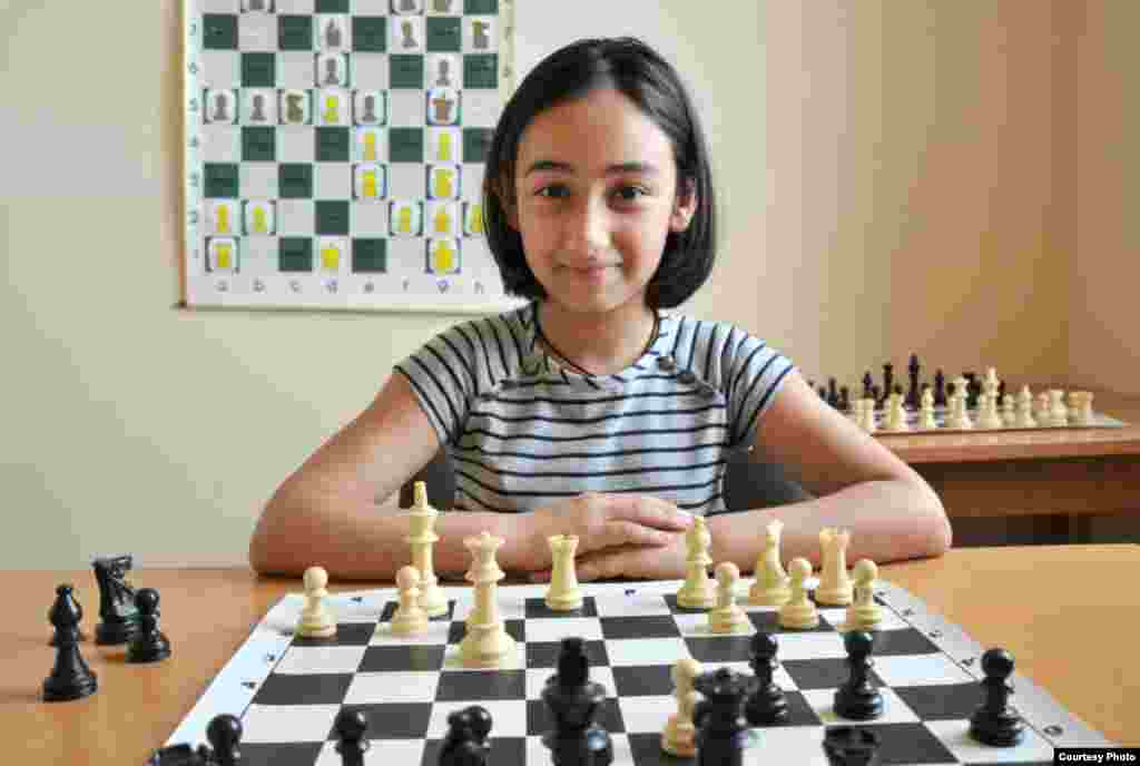 11-летняя жительница Еревана Сюзанна Сафарян хочет стать шахматистом-математиком и мечтает о велосипеде.