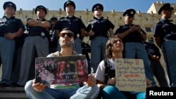 Представители грузинской неправительственной организации подготовились основательно. В ежегодном отчете затронуты почти все проблемы, на которые в течение прошлого года обращали внимание правозащитники