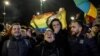 Suporterii egalității conjugale în Grecia salută votul din Parlamentul de la Atena, la 15 februarie 2024. Legea căsătoriilor gay a fost introdusă de guvernul de centru-dreapta, fiind votată și de opoziția de stânga. 