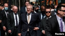 Premierul australian, Scott Morrison, în fața sediului Națiunilor Unite de la New York. Le Monde califică drept brutală decizia sa de a renunța la submarinelor franțuzești în favoarea tehnologiei americane, în parteneriat cu Marea Britanie.