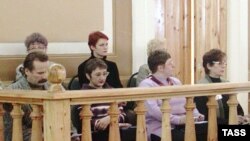 Җәмәгать мәхкәмәсе катнашында беренче эш 2003 елның 28 гыйнварында Түбән Новгородта тикшерелде