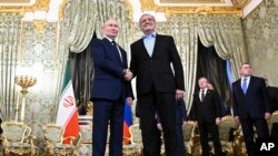 Рускиот претседател Владимир Путин и неговиот ирански колега Масуд Пезешкијан 