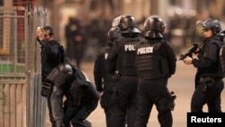 Polițiști angajați în operațiunea Saint-Denis