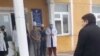 Furqat tumani hokimi Dilmurodjon Soliyev tuman tug‘ruqxonasidagi korrupsiyadan darg‘azab.