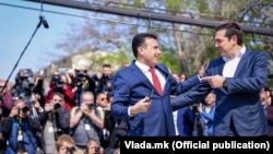 Kryeministri i Maqedonisë, Zoran Zaev dhe homologu i tij grek, Alexis Tsipras në Shkup. 