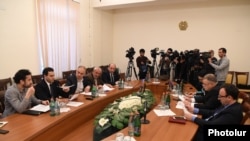 4+4+4 ձևաչափով բանակցությունները Ազգային Ժողովի շենքում: Ապրիլ, 2016 թ․