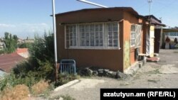 Տնակ Գյումրիում, արխիվ