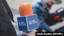 Аріна Малиновська поїхала з Білорусі після затримання шістьох її колег, яких звинувачують в «незаконному виготовленні та розповсюдженні медіаконтенту»