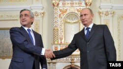 Президент Армении Серж Саргсян (слева) и президент России Владимир Путин во время встречи в Москве, 3 сентября 2013 года.