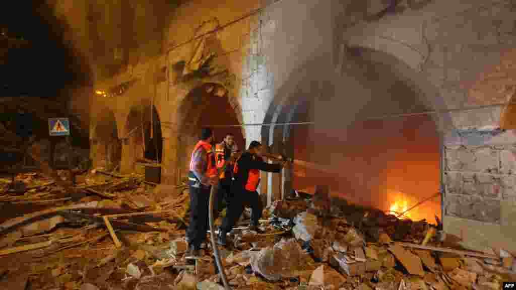 Palestina - Izraelski napad na zgradu Islamske nacionalne banke, Gaza, 20. novembar 2012. Foto: AFP / Majdi Fathi
