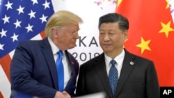 АҚШ президенті Дональд Трамп пен Қытай басшысы Си Цзиньпин Жапонияның Осака қаласында өткен саммитте. 2019 жылғы сурет.