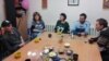 Участники группы взаимопомощи для людей, живущих с ВИЧ. Темиртау, 16 апреля 2016 года. 