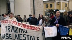 Protest Žena Srebrenice u Tuzli, 8. ožujak 2010. godine, Foto: Maja Nikolić