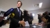 Nizozemski premijer Mark Rutte ubacuje svoj glasački listić na referendumu o Sporazuma o suradnji Ukrajine i EU, 6. travnja 2016.