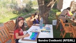 Deca se u školi slikanja viđaju četiri puta nedeljno