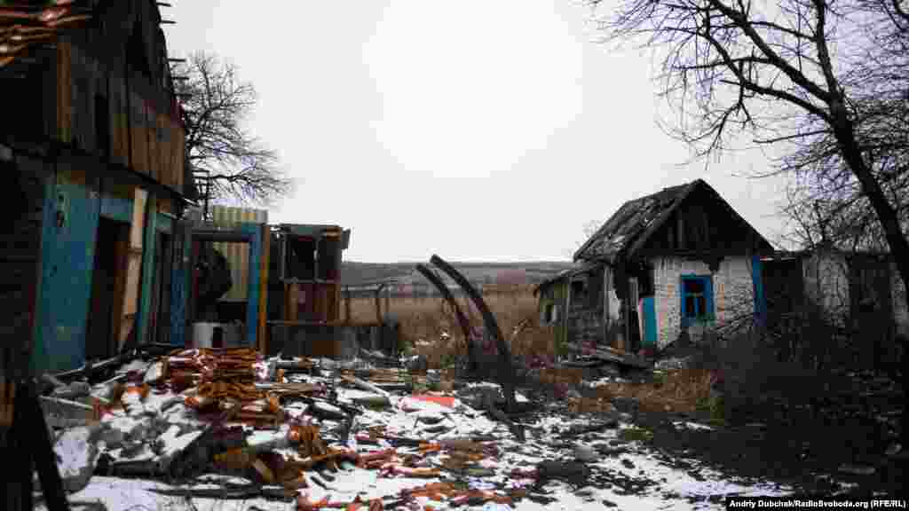 Околиці селища. Лісосмуга на горизонті – це вже укріпрайони проросійських бойовиків