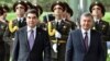 Түркмөн президент Гурбангулы Бердымухамедов менен өзбек президенти Шавкат Мирзиёев. 