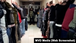 Merkezi Aziýa döwletlerinden bolan migrantlar Moskwanyň eteginde ýerleşýän Crocus City Hall konsert zalyna edilen hüjümden soň, yzarlanmalaryň we basyşlaryň artýandygyny aýdýarlar.