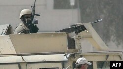 Hasabatda hökümetiň Yrakda we Owganystanda işe çeken potratçylarynyň sanynyň Amerikanyň bu ýerlerdäki harby işgärleriniň sanyndan köp bolan mahallarynyň hem bolandygy aýdylýar.